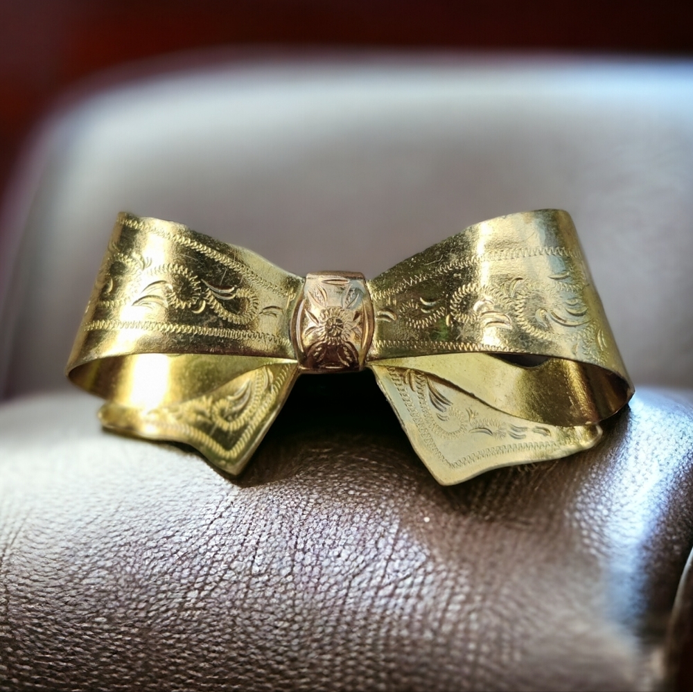 Large vintage etched bow brooch